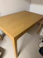 Sehr gut erhaltener Tisch