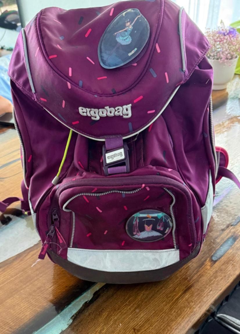 Sacs & sacs à dos: ergobag Schulranzen Set Beere – Neuf (Voir description) à Basel par M2831 5