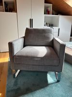 Schöner Sessel/Fauteuil, grau, mit Stahlfüssen, neuwertig