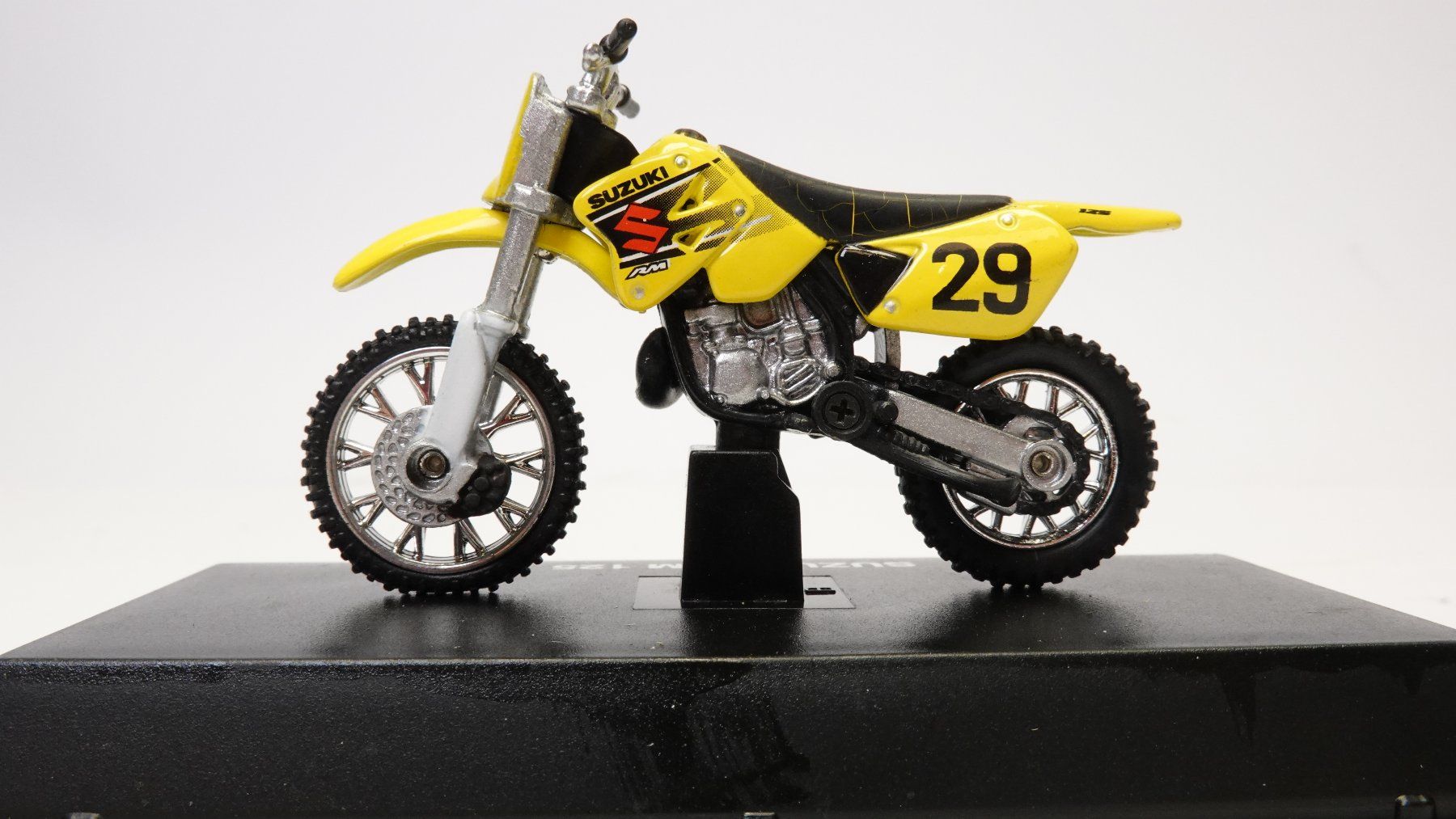 Modellautos: e54 1/ 32 NewRay SUZUKI RM 125 – Gebraucht aus Thun von evinka_gmbh 3