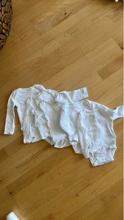Baby Bodies Langarm Weiss Grösse 50/56 5 Stk guter Zustand