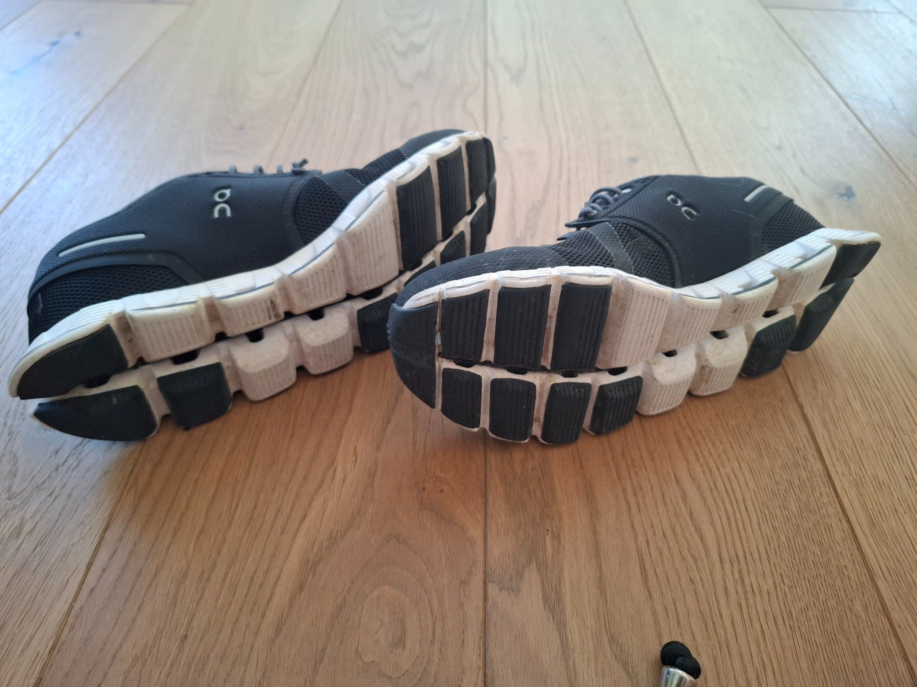 On Scarpe da donna: On Running CLOUD 5 schwarz – Usato da Neftenbach venduto da Pia020 2
