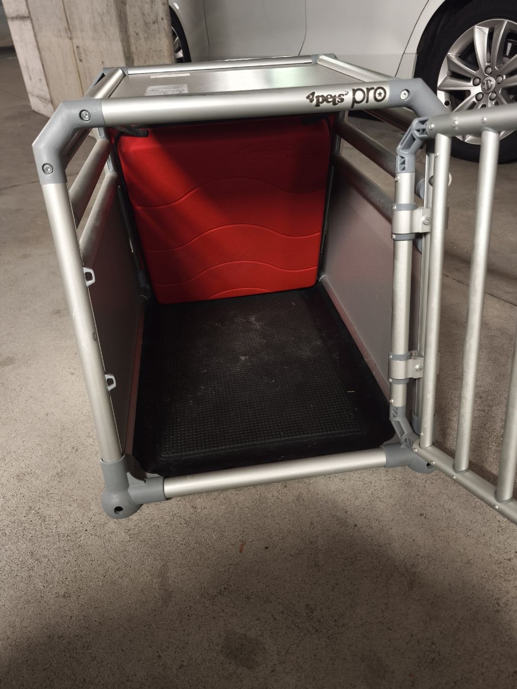 4pets Gabbie, trasporto & Sicurezza: 4pets PRO 1 Hundetransportbox Grösse S – Usato da Lyss venduto da freak5000 1