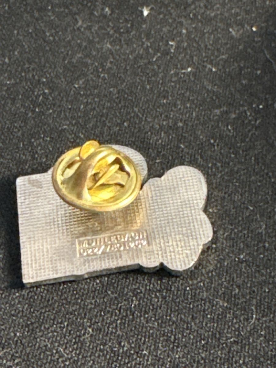 Placchette & Badge: Mazda 121 PIN  Pinchen Vintage Auto Oldtimer – Usato da Basel venduto da Fischstabli 1