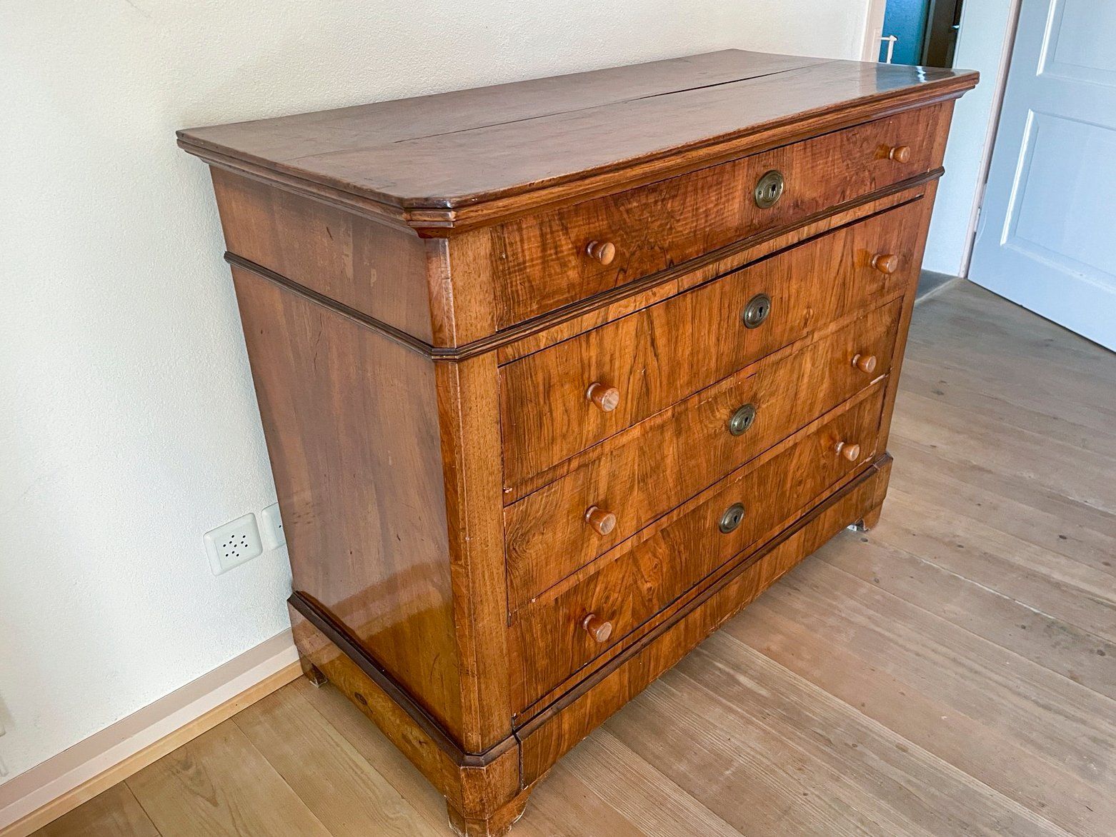 Commodes: Biedermeier-Kommode, Nussbaum, 5 Schubladen – D'occasion à Winterthur par Ael_