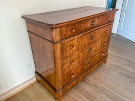 Biedermeier-Kommode, Nussbaum, 5 Schubladen