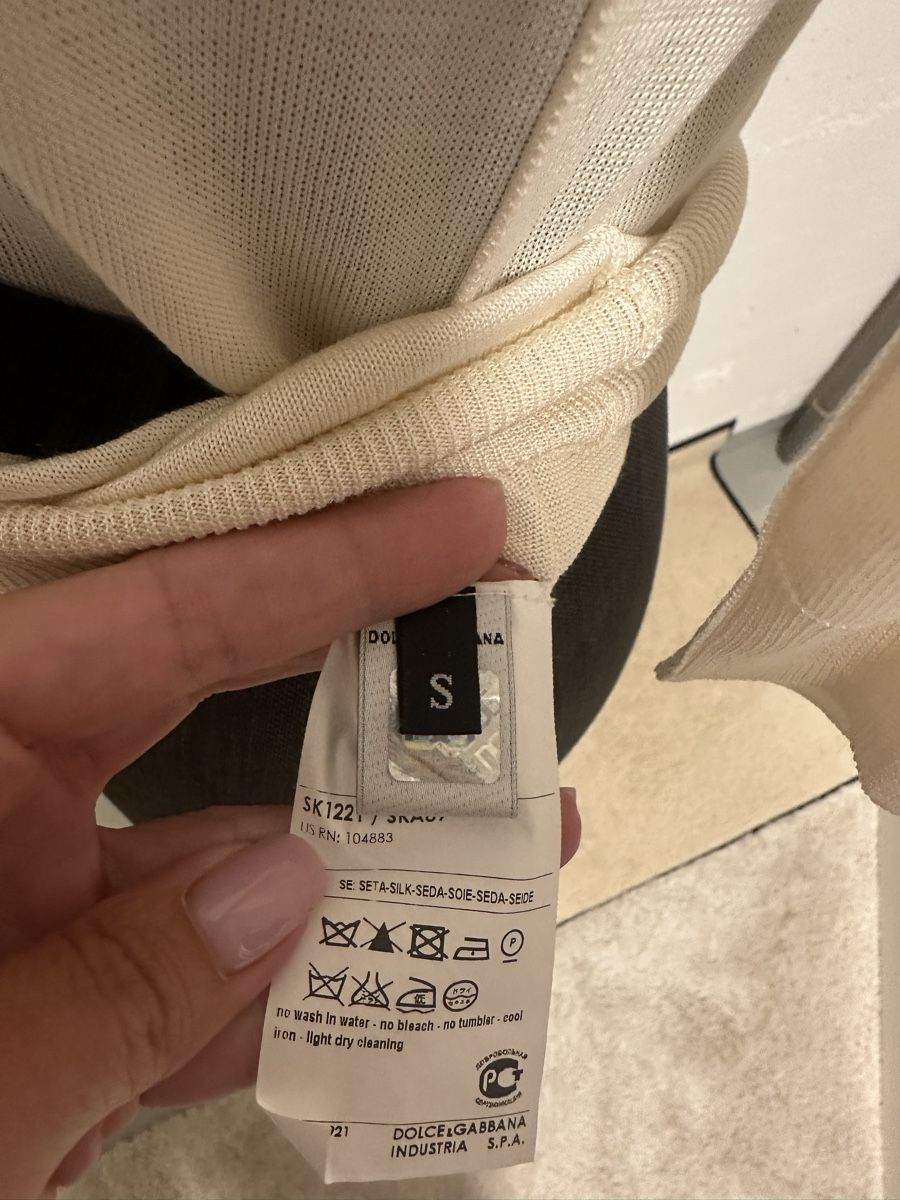 Dolce & Gabbana Top: D&G Pullover beige Seide Schleifen Details Grösse S – Nuovo (secondo la descrizione) da Sarnen venduto da vik_jw5z 7