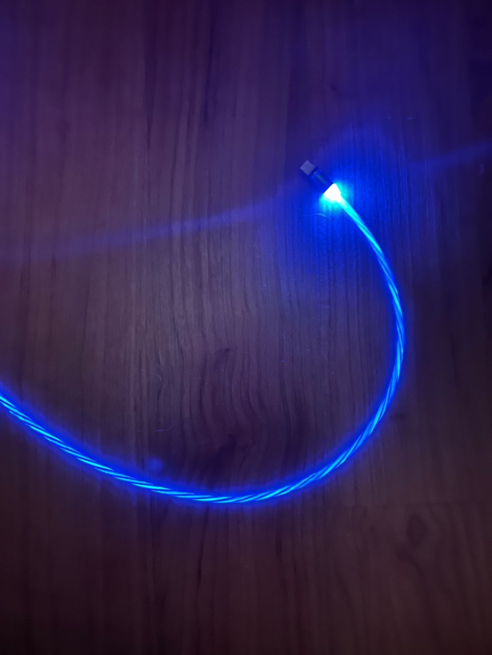 Cavi: Magnetisches Lightning LED Ladekabel, 1 Meter – Usato da Samedan venduto da TintiFinti 2