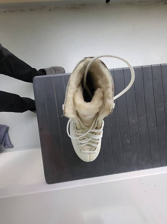 Patins à glace: Eiskunstlaufschuhe Graf – D'occasion à Zürich par Pommes0 1