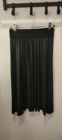 Schwarzer Jupe