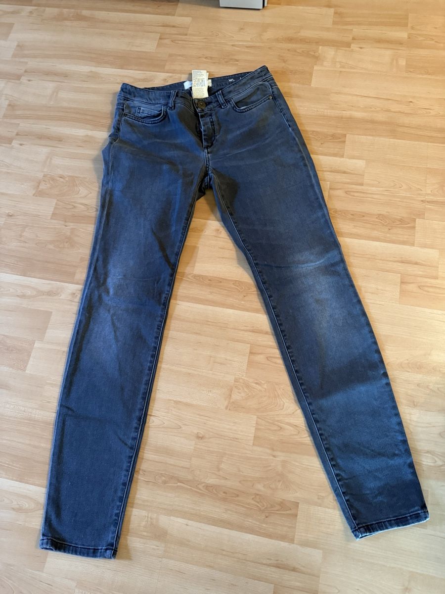 Max Mara Jeans: Weekend MaxMara Jeans grey size 36 new – Usato da Zürich venduto da andreamt
