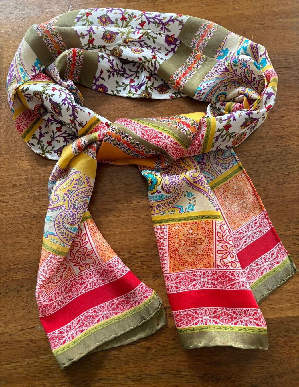 Codello Foulards & écharpes: Seidenfoulard von Codello – D'occasion à St.Gallen par Boergie
