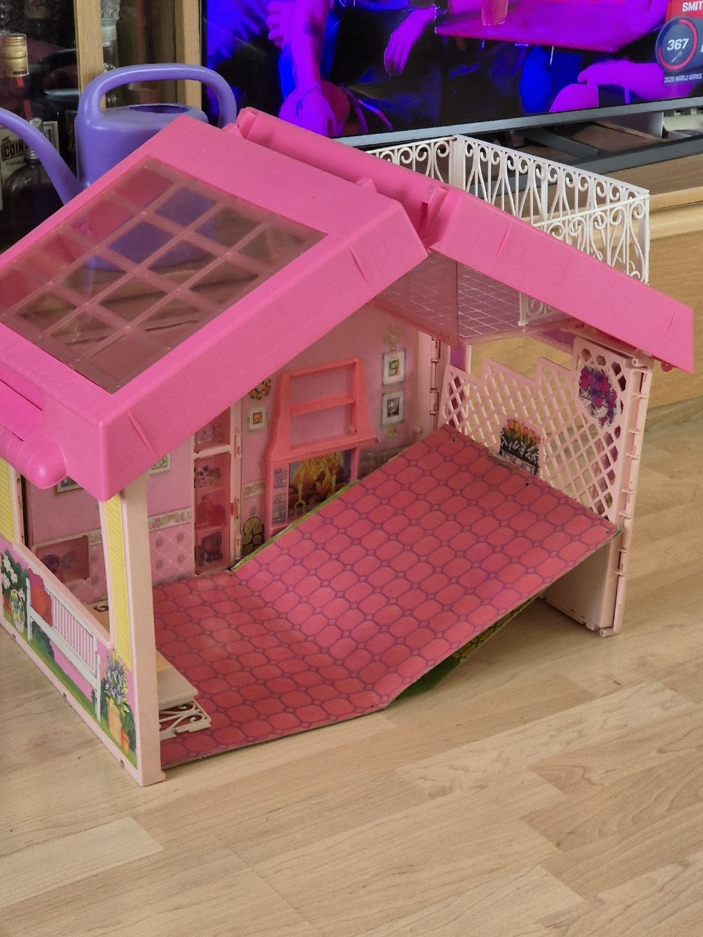 Barbie Case e mobili per bambole: Barbiehaus ca. 1992 ohne Möbel – Usato da Aarau venduto da Goldwitch
