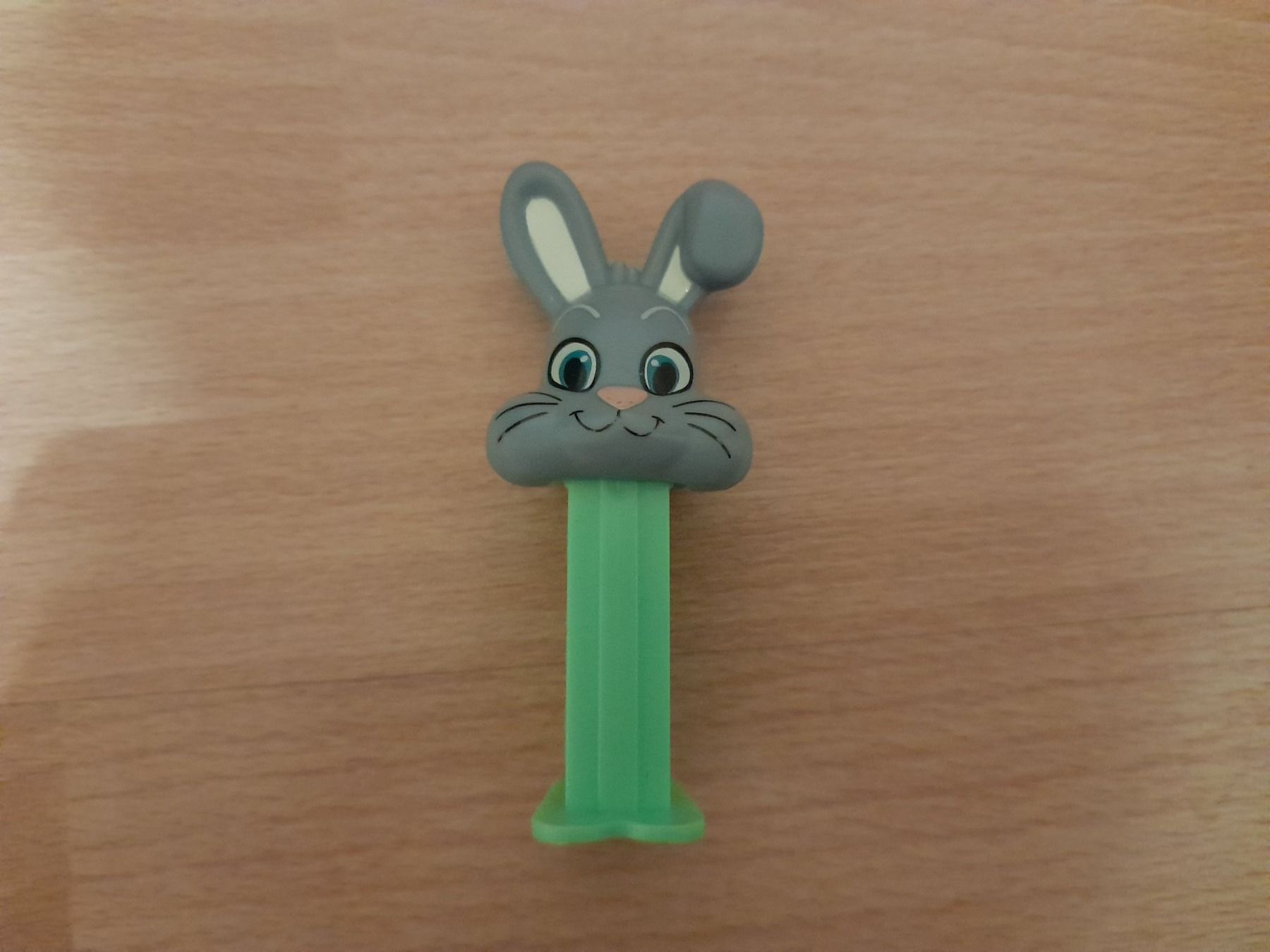Pez Statuette: PEZ Spender Hase Klein – Usato da Lustmühle venduto da chevi03