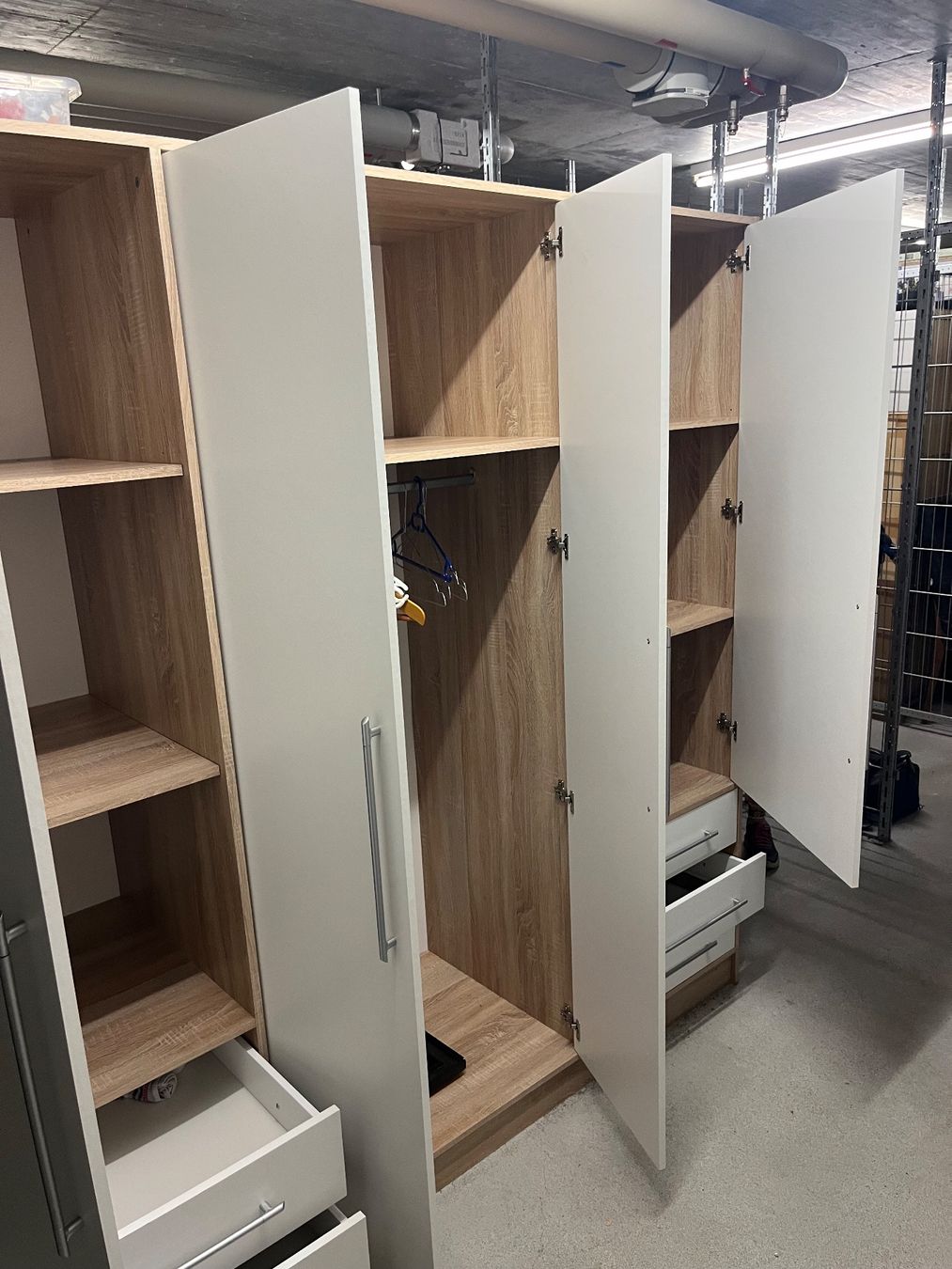 Armoires: Schrank 4 Türig – D'occasion à Allmendingen b. BE par juair 7