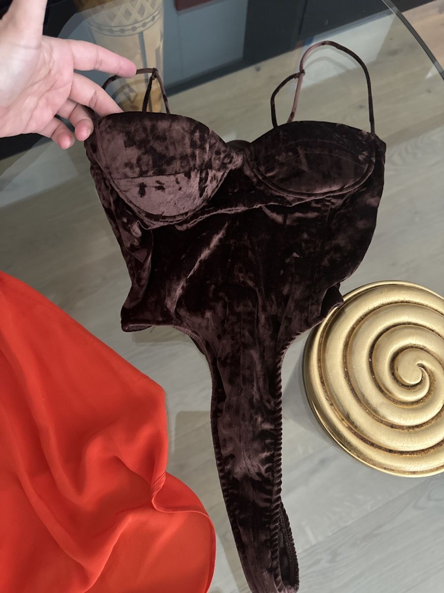 Lotti di vestiti: 2 top set :, Laquan Smith and black veloure long sleeve body – Usato da Genève venduto da val_rp9x 1