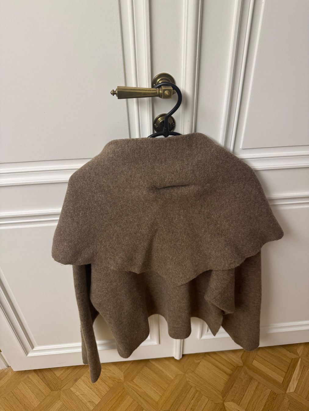 Zara Pullover & Sweatshirts: Pull Zara avec écharpe accrochée TS – Gebraucht aus Conches von chn_hgl6 2