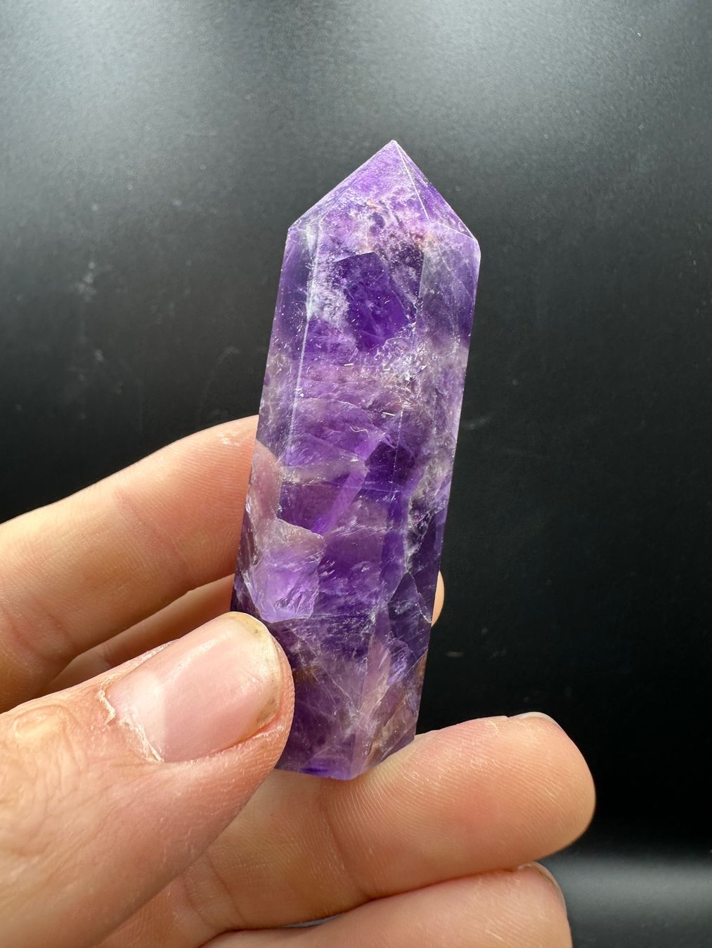 Mineralien & Heilsteine: Chevron Traum Amethyst Obelisk, Spitze – Neu und originalverpackt aus Männedorf von Handschmeichler 1
