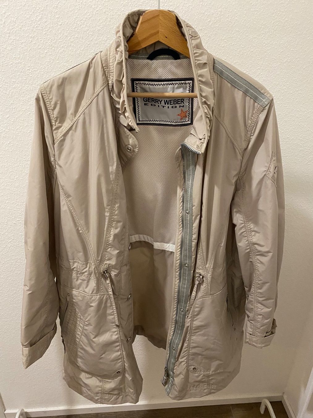Gerry Weber Giacche: Gerry Weber Parka Jacke hellbeige Gr. 44 – Usato da Pratteln venduto da a23_j2gs 2