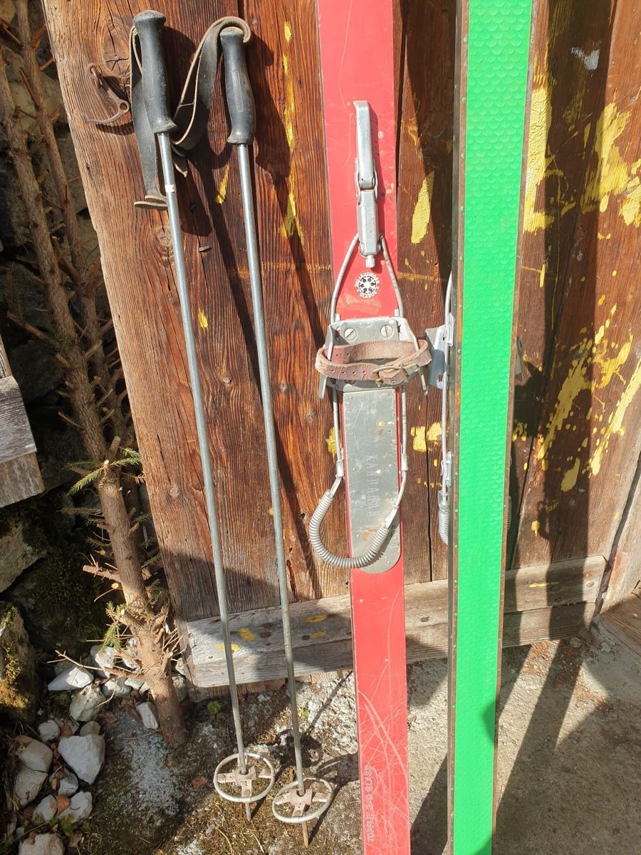 Sci: Antike Skier – Difettoso da Oberurnen venduto da red_5myh 1
