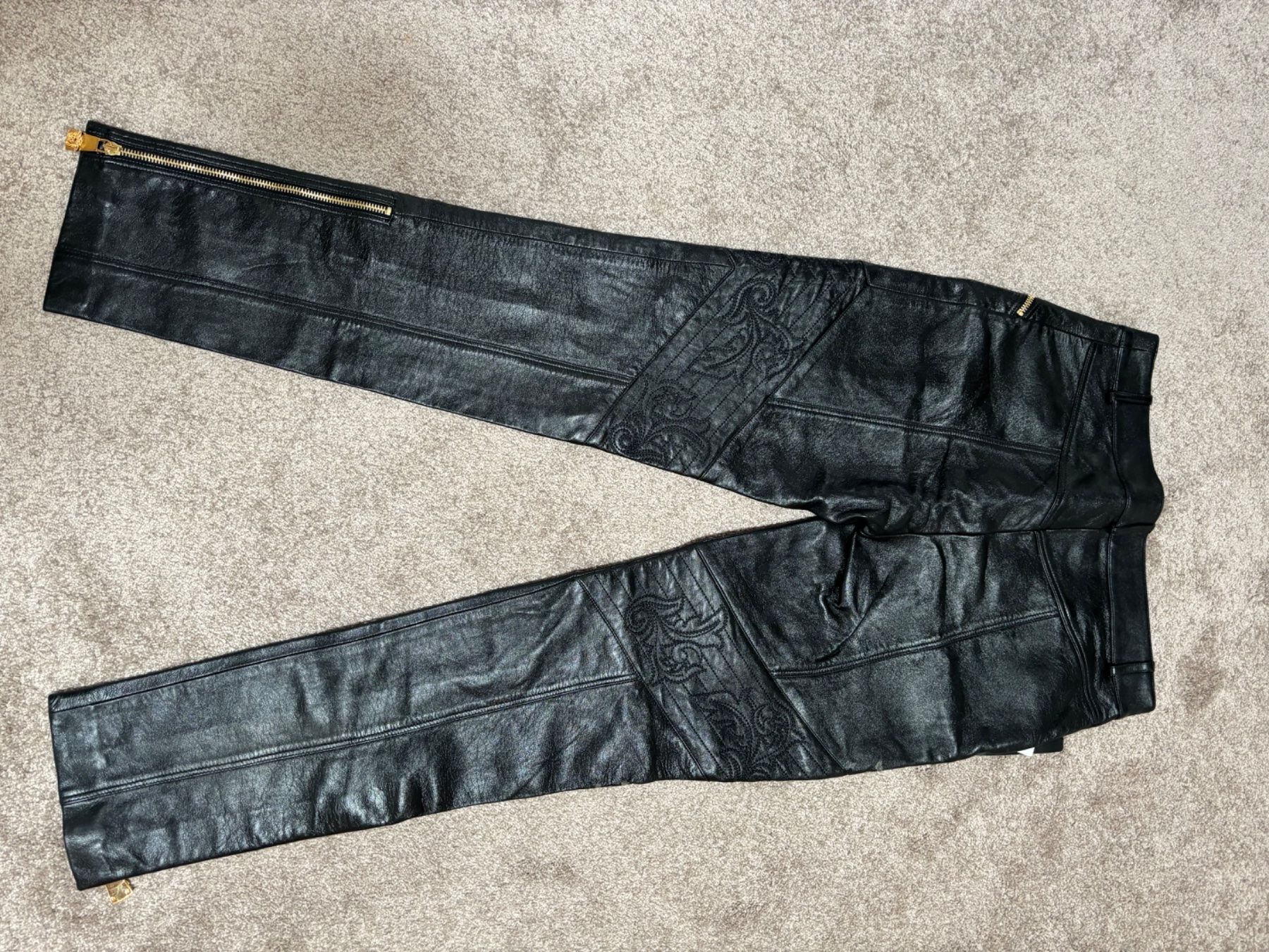 Versace Pantaloni: Versace Lederhose, neu, Gr.IT 42 – Nuovo (secondo la descrizione) da Zürich venduto da fab.gr 6