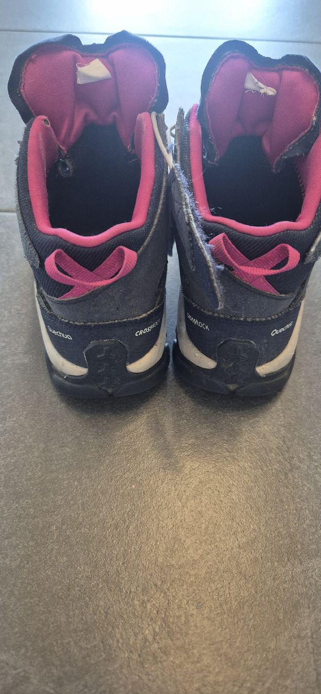 Scarpe per ragazzi: Kinder Wanderschuhe Quechua grau pink Grösse 32 gebraucht – Usato da Ruswil venduto da Svenchen89 1