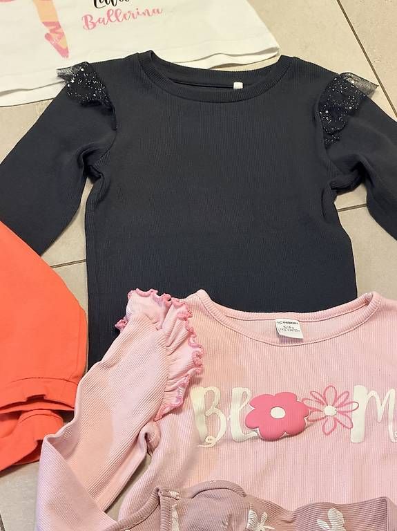 Lotti & Set di vestiti: Kleiderpaket Mädchen, lang, 110, 11-teilig – Usato da Wilen b. Wil venduto da carpediem25 4