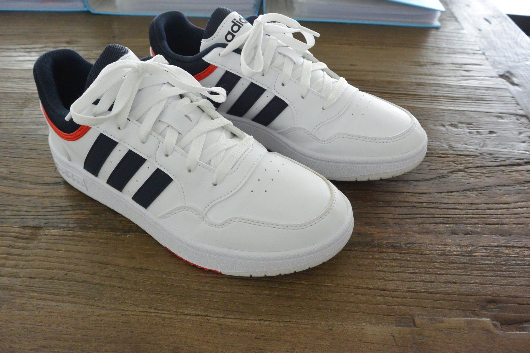 Adidas Herrenschuhe: ADIDAS HOOPS 3.0 / CLASSIC / VINTAGE /  US 10 – Neu und originalverpackt aus Laupen ZH von Tremila 2