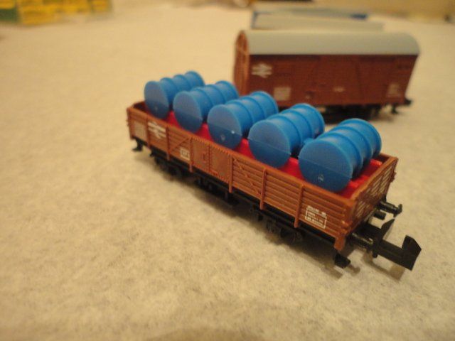Trix Modellini di ferrovie: Minitrix 5 britische Güterwagen in Spur N – Usato da Wittenwil venduto da trixmartin 3