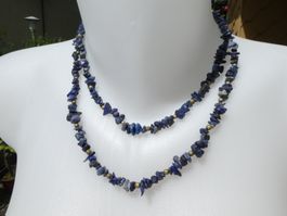 Vintage-Kette lang, mit Stückchen von blauen Halbedelsteinen