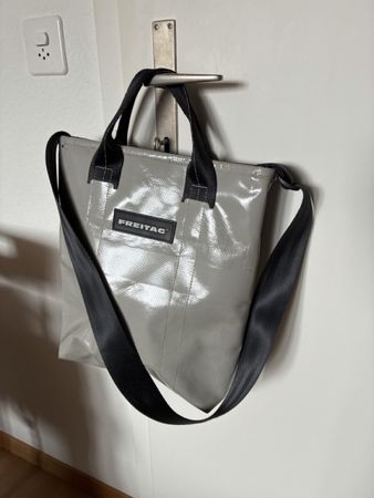 Freitag Tasche Modell Pete grau schwarz guter Zustand