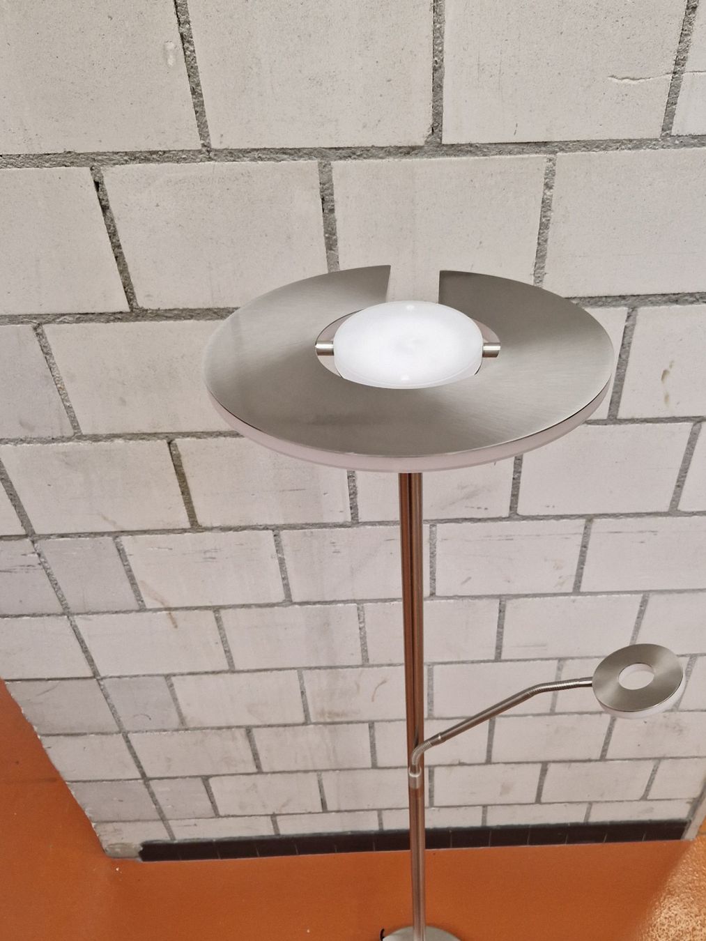 Lampade: LED Stehlampe – Usato da Bern venduto da latrouvaillebern 2