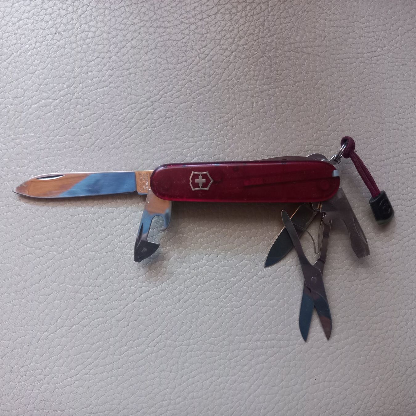 Victorinox Coltelli tascabile: Victorinox transparente Schalen mit Schere – Usato da Niederhelfenschwil venduto da pyr_n8bb