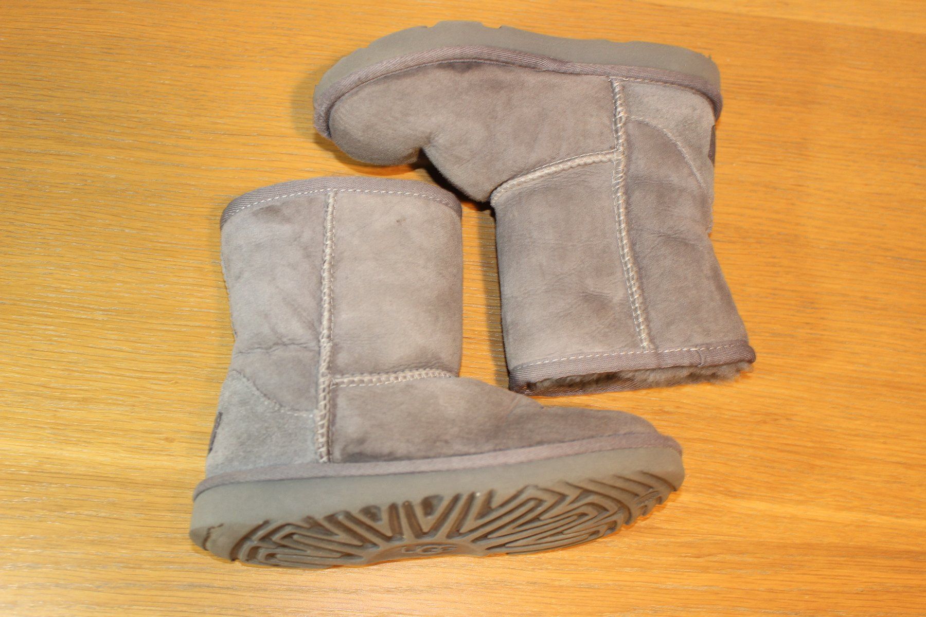 Ugg Scarpe per ragazzi: Ugg Kinderstiefel, Gr.30 – Usato da Basel venduto da Mila_Graf 5