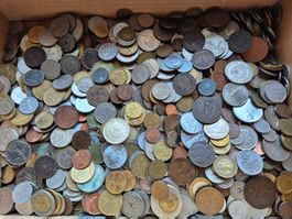 Grosse Sammlung mit 4.5 Kg. Münzen aus aller Welt