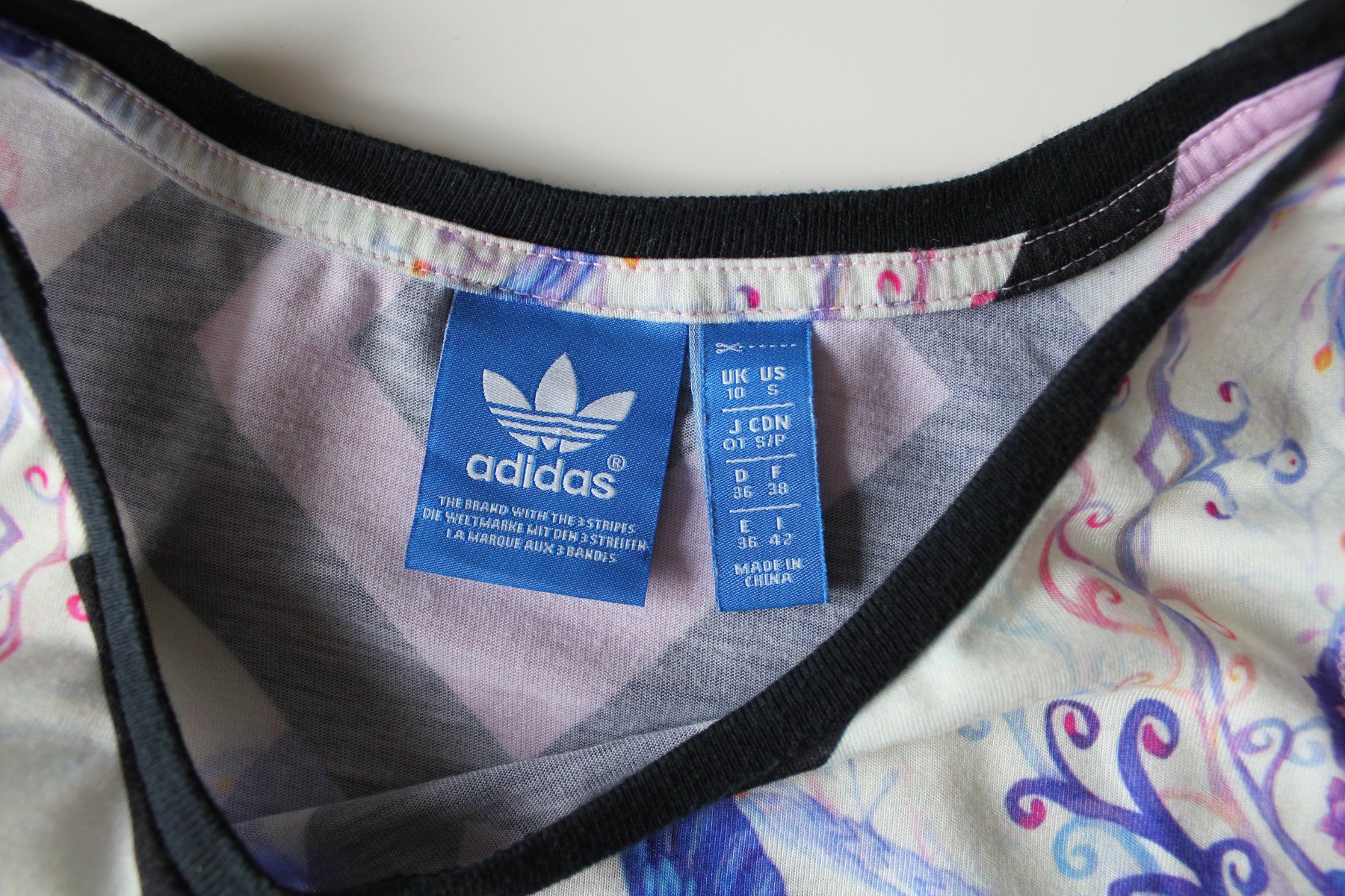 Adidas Top: Débardeur Adidas t. 36 – Usato da Peseux venduto da Gilloss 9