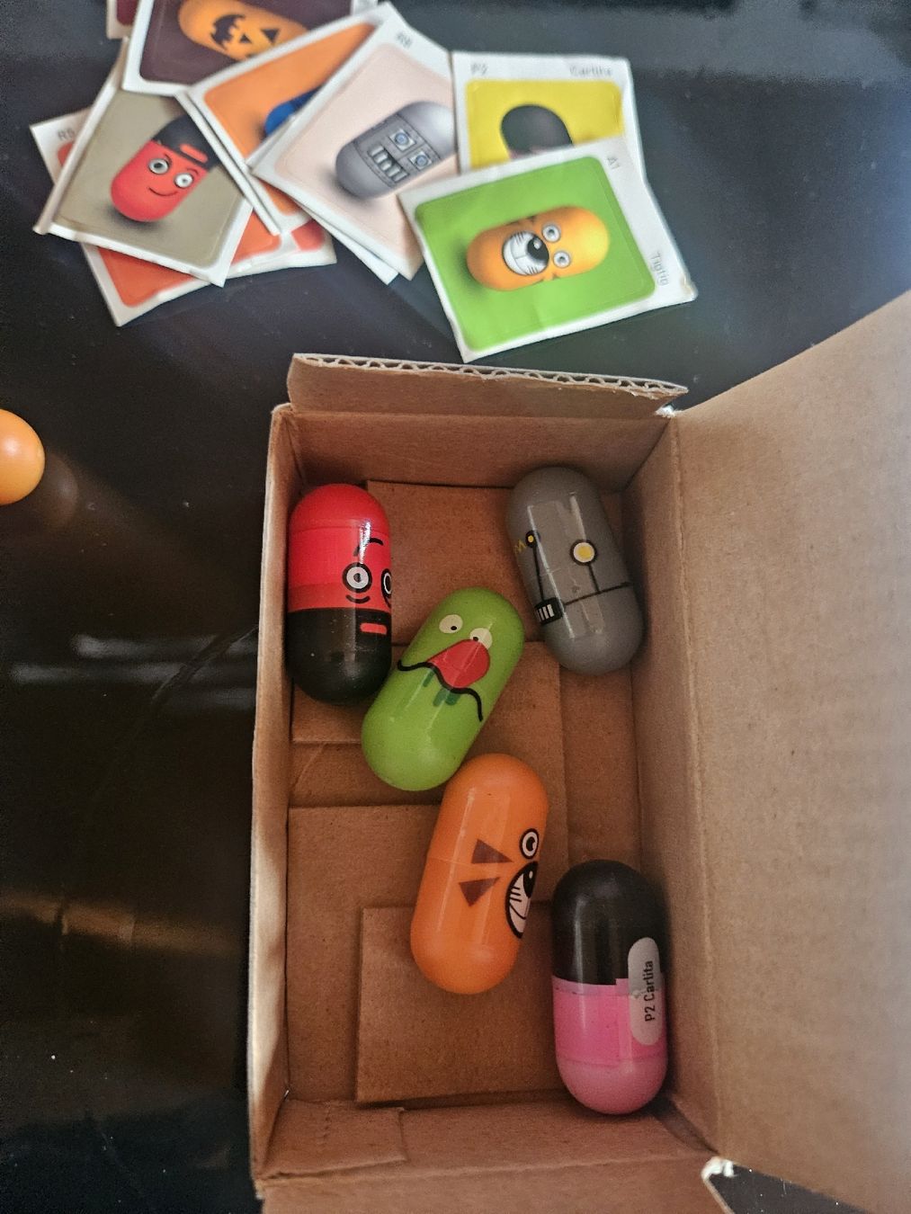 Giocattoli: Kapseln Figuren Set mit Karten gute Sammlung Jumping Beans – Usato da St. Gallen venduto da Cocos_Ricardo 3