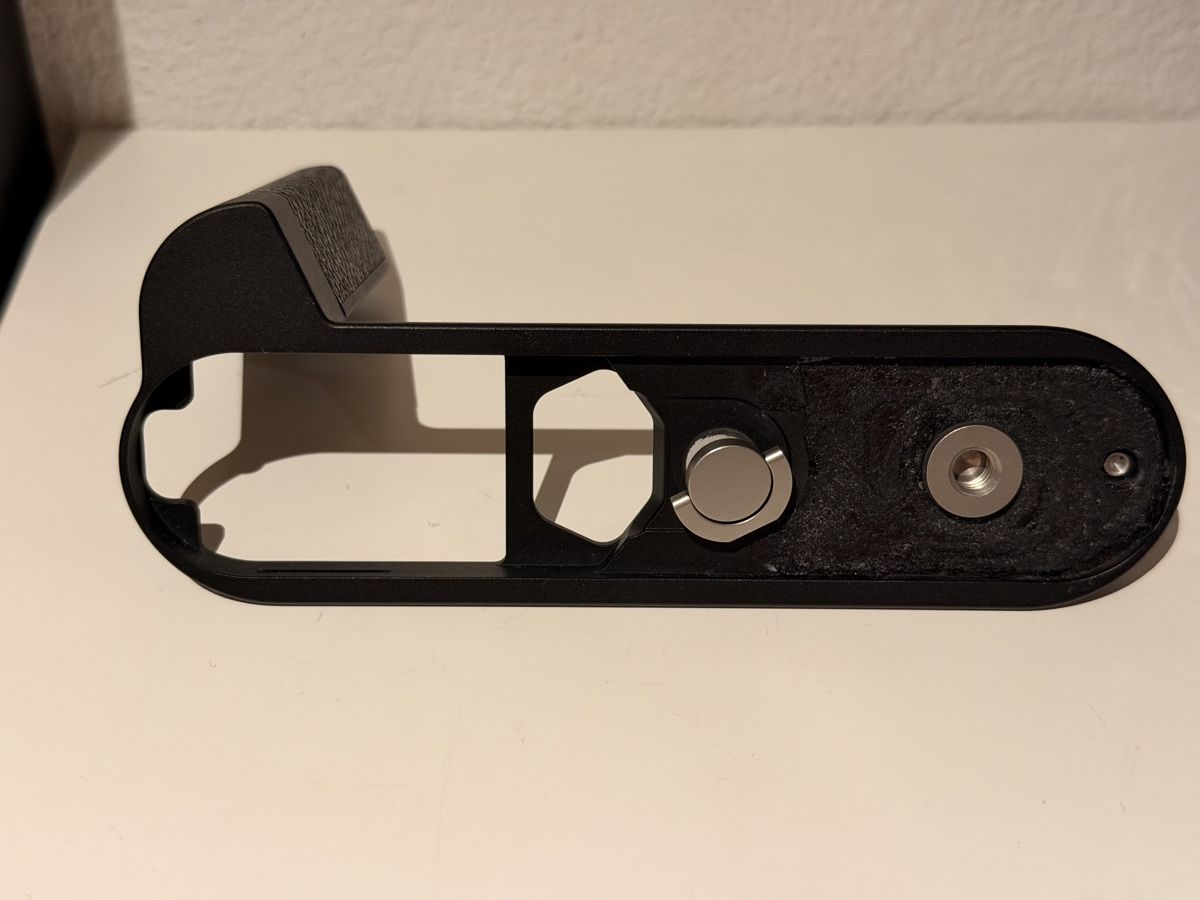 Lecteurs & Adaptateurs: Leica M11 handgrip Original – D'occasion à Sennhof par AlxUnder 1