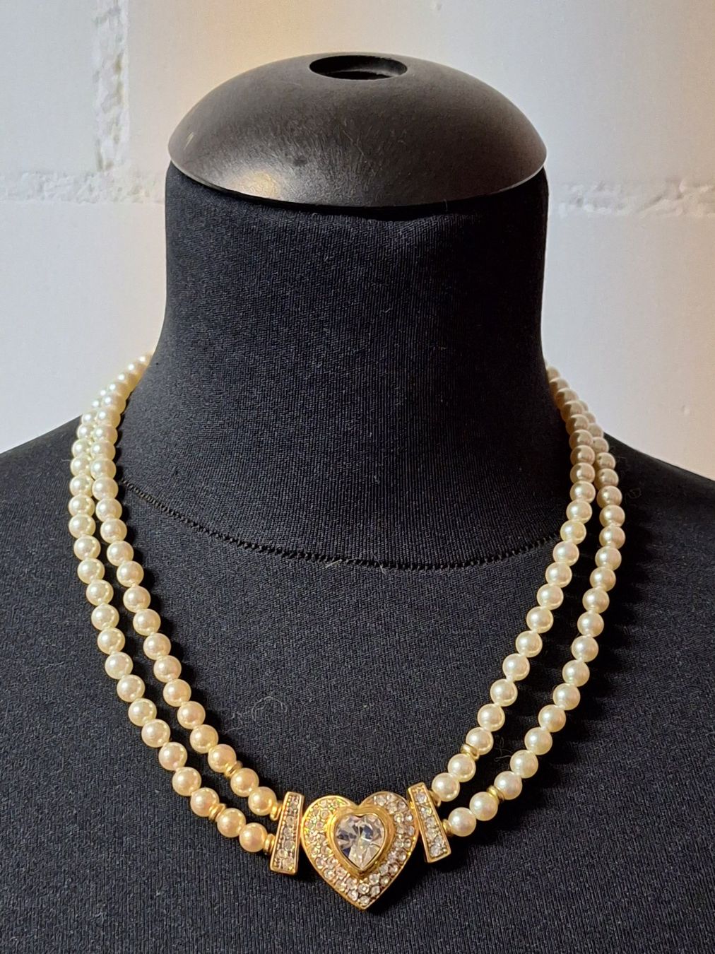 Catenine: Modeschmuck Perlenkette mit Strassherz / goldfarben – Usato da Muri AG venduto da Edlerweiss