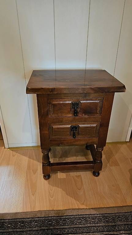 Tavoli: Holz Beistelltisch – Usato da Merenschwand venduto da jas_ym5v