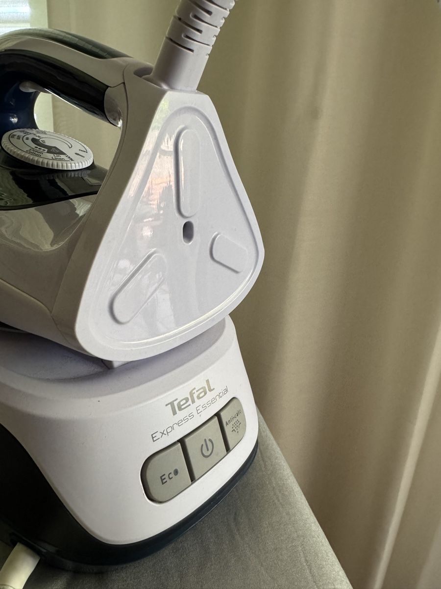 Tefal Ferri da stiro: Tefal Express Essential Dampfbügelstation – Usato da Wallisellen venduto da Buy.me.one.more.time 3