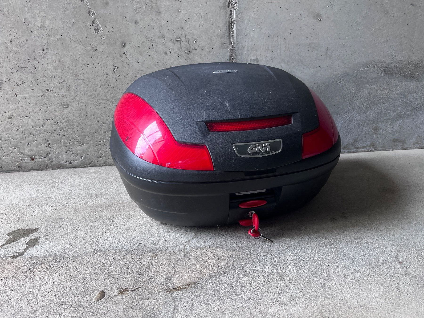 Givi Topcase: Givi E470 Simply III ohne Grundplatte – Usato da Neuenegg venduto da jogguswede