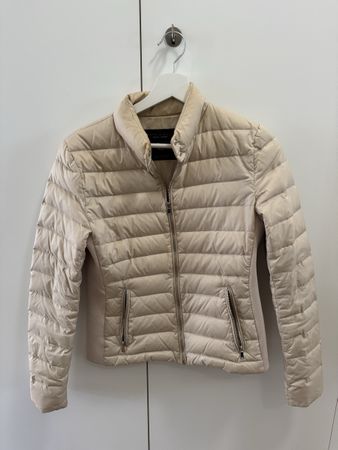 Zara Daunenjacke, Gr. S/M, beige, ideal für den Herbst