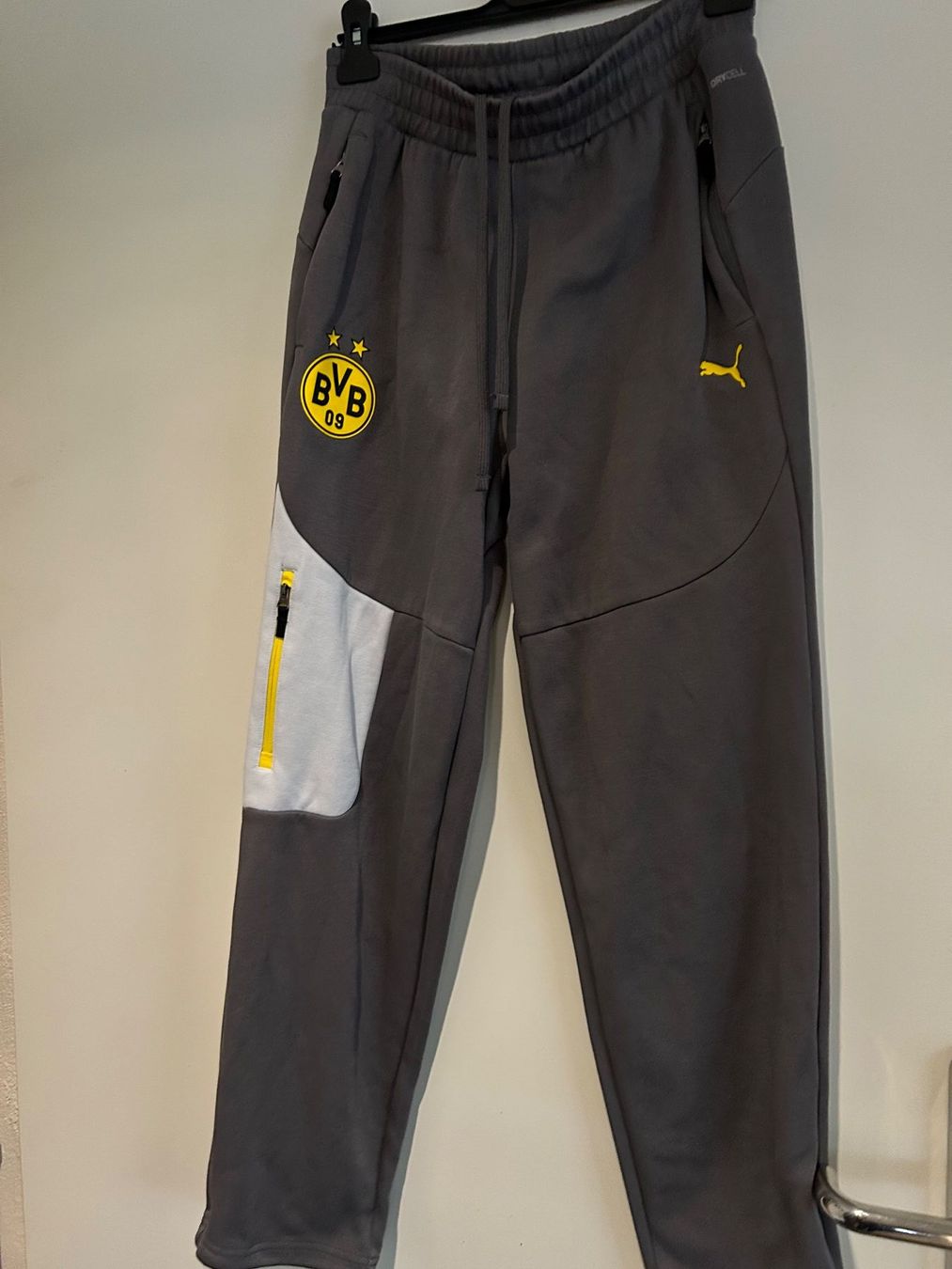 Puma Hosen: Sporthose Puma grau – Gebraucht aus Zumikon von Uranus88