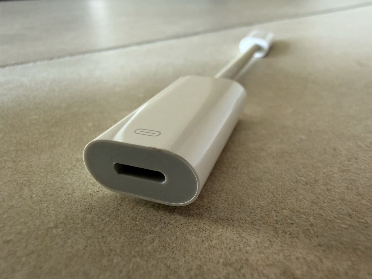 Apple Lecteurs & Adaptateurs: Apple USB-C to Lightning Adapter - Pristine Condition! – D'occasion à Coldrerio par Crivelli 1