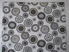 Baumwollstoff weiss mit schwarz / grauen Mandalas