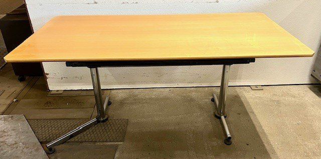 Bureaux: Occasion Bürotisch Holz – D'occasion à Riedtwil par wiederverwendung