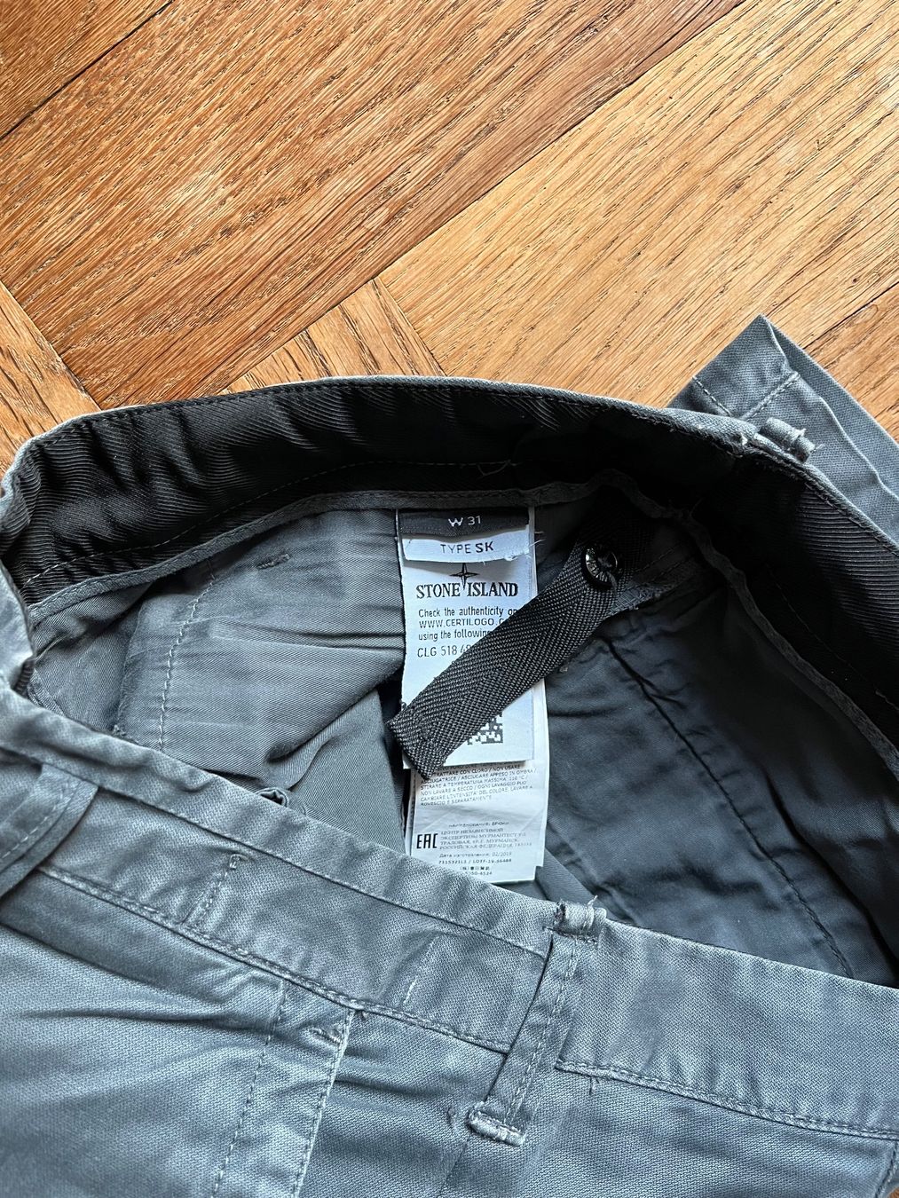 Stone Island Pantaloni: STONE ISLAND pantalon cargo SK – Usato da LAUSANNE venduto da PUMPERNICKEL3 2