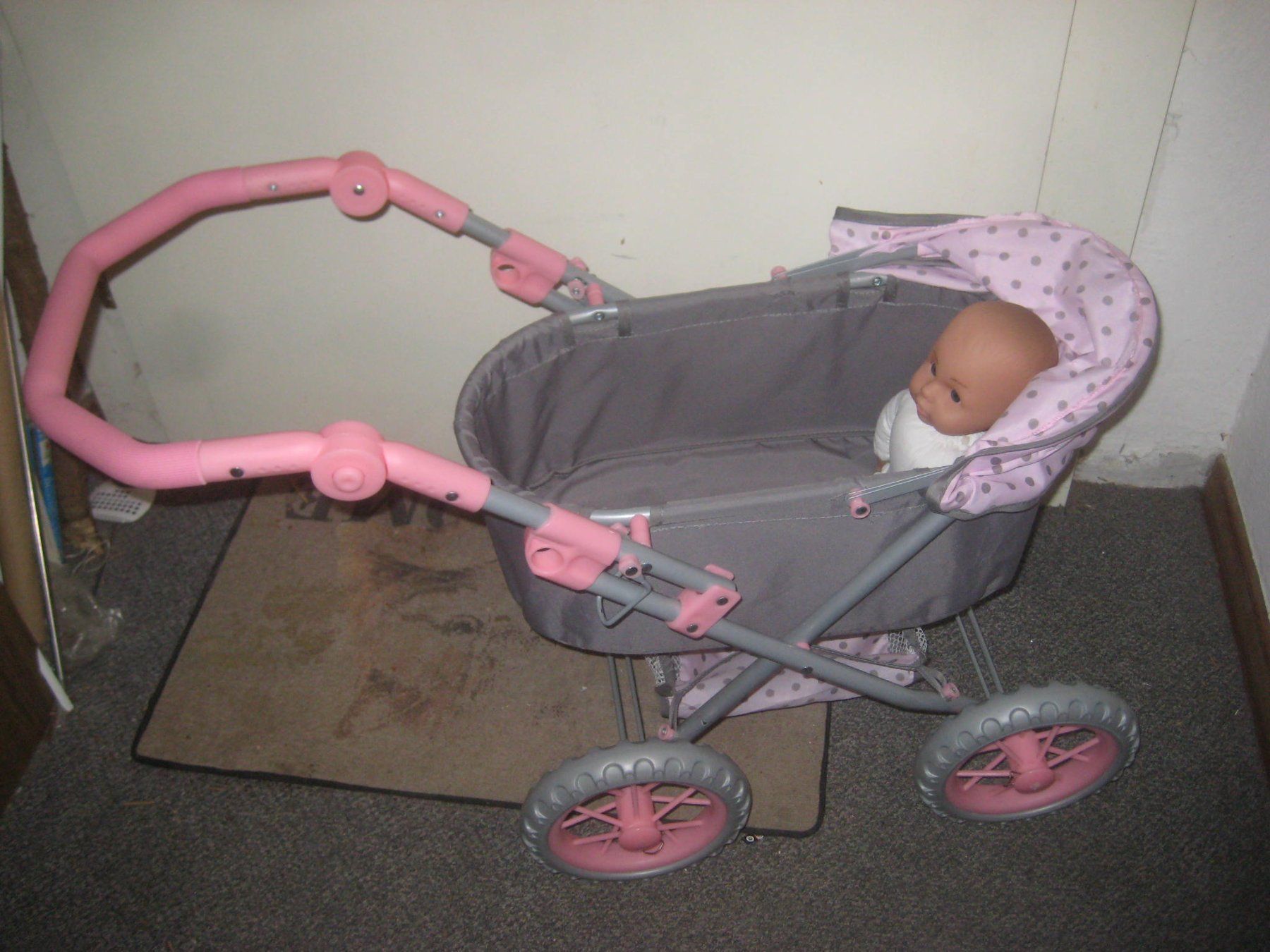 Puppenwagen: PUPPEN  WAGEN  MIT  PUPPE – Gebraucht aus Uster von flocke1