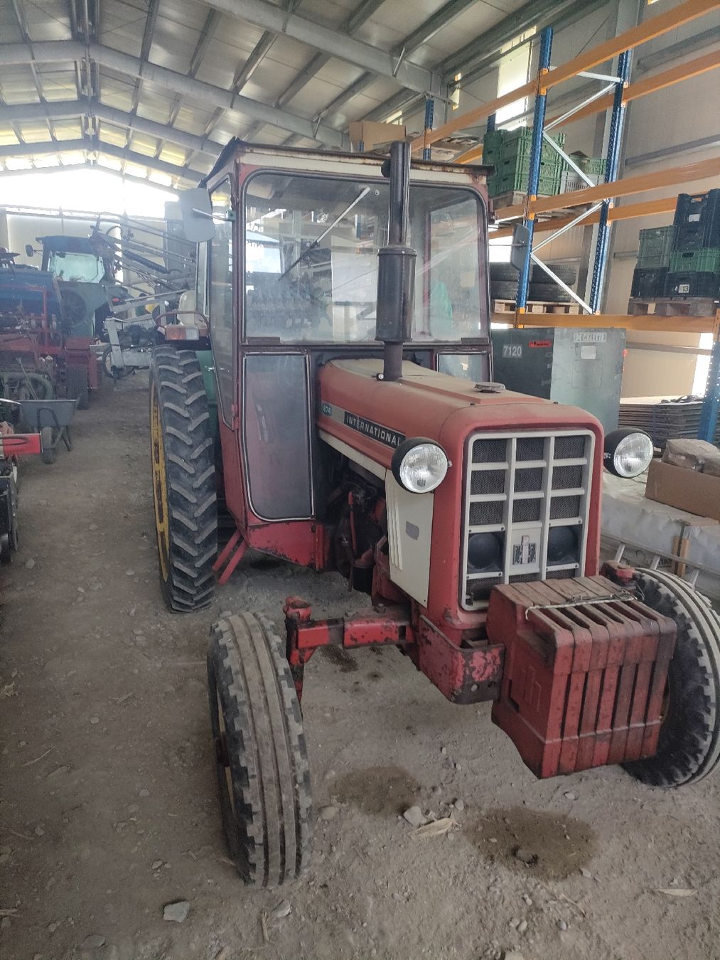 Tracteurs: International 674 – D'occasion à Monthey par ric_x2sl